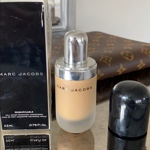 Marc Jacobs remarcable foundation beige 33